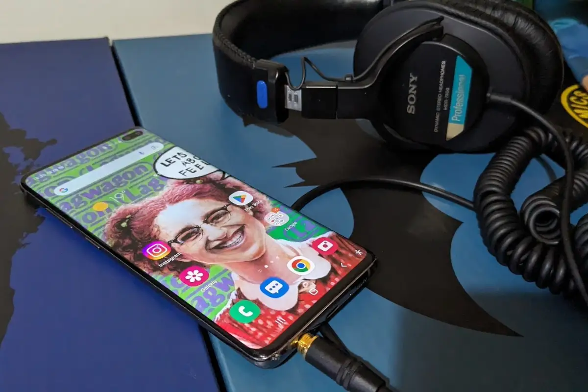 Modo auriculares atascado en Android sin sonido Movil conectado a unos auriculares