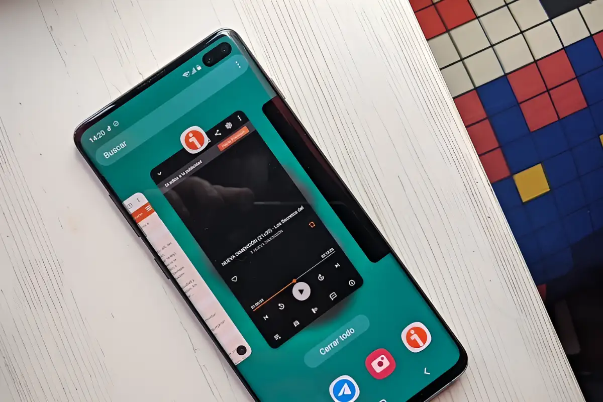 Es malo forzar el cierre de apps en Android Móvil Android a punto de cerrar una app