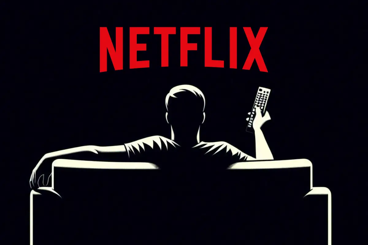 mejores apps para smart tv hombre viendo la tv