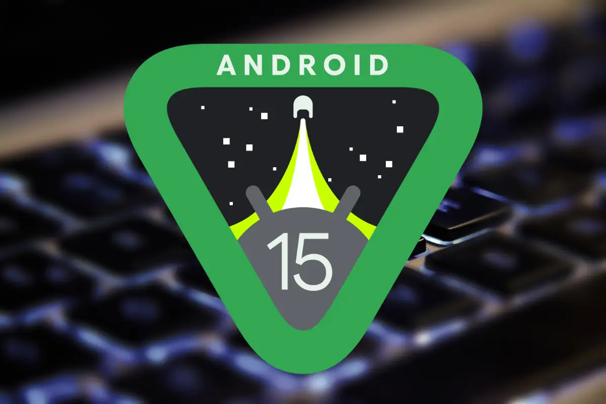 Android 15 Modos de pulsacion para teclado fisico Logo Android 15 sobre un teclado